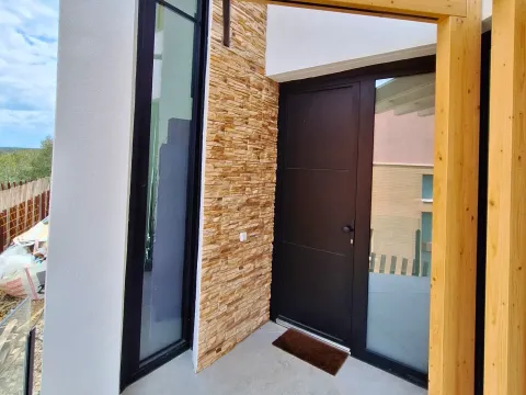 puerta en pvc negro